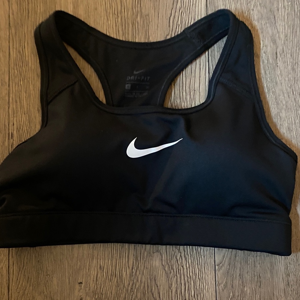 NIKE Women's Black and White Sports Bra
